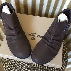 Clarks Cloudsteppers Short Boots